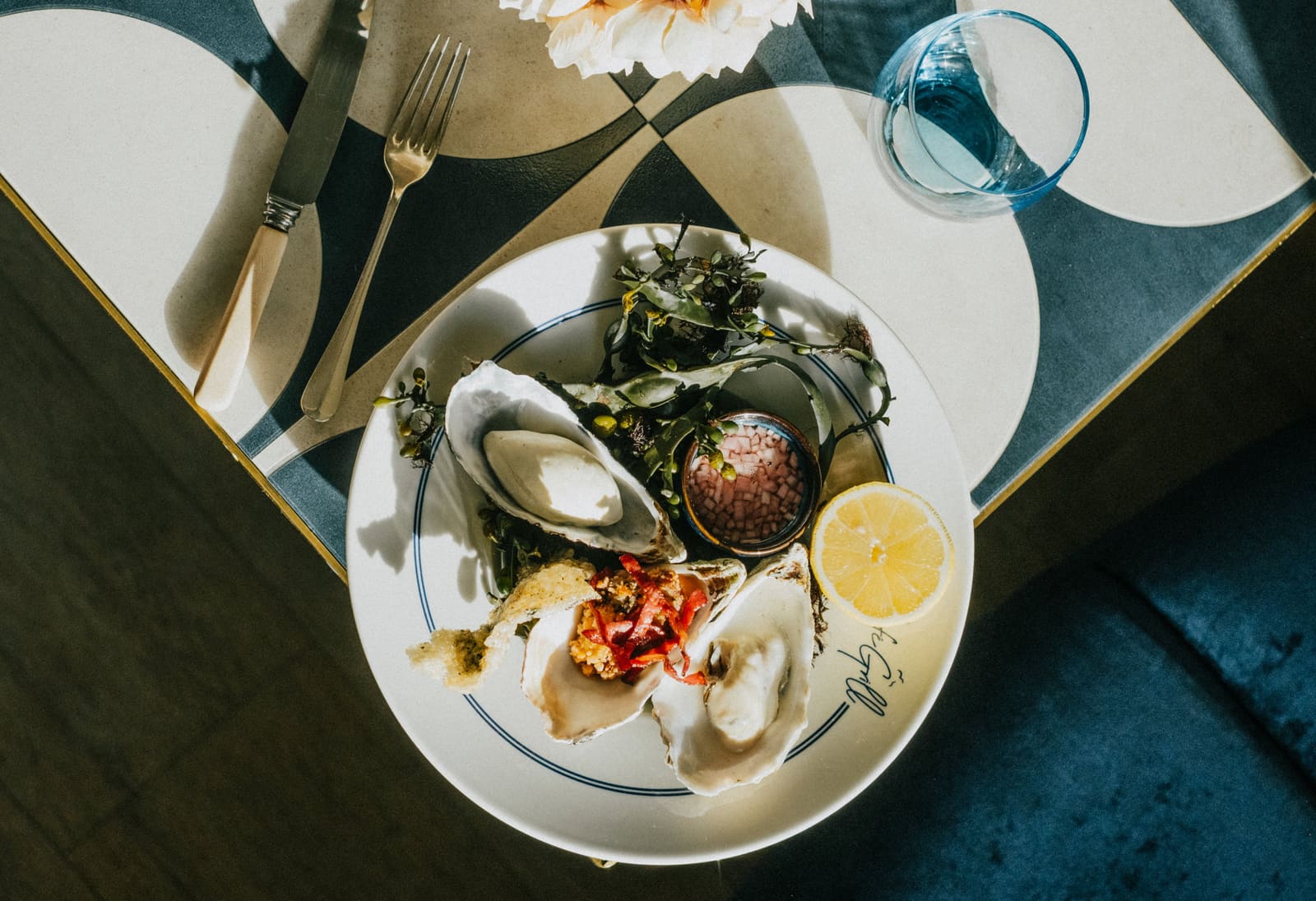 Oysters on a blue-rimmed RT Café Grill plate, seen from above
